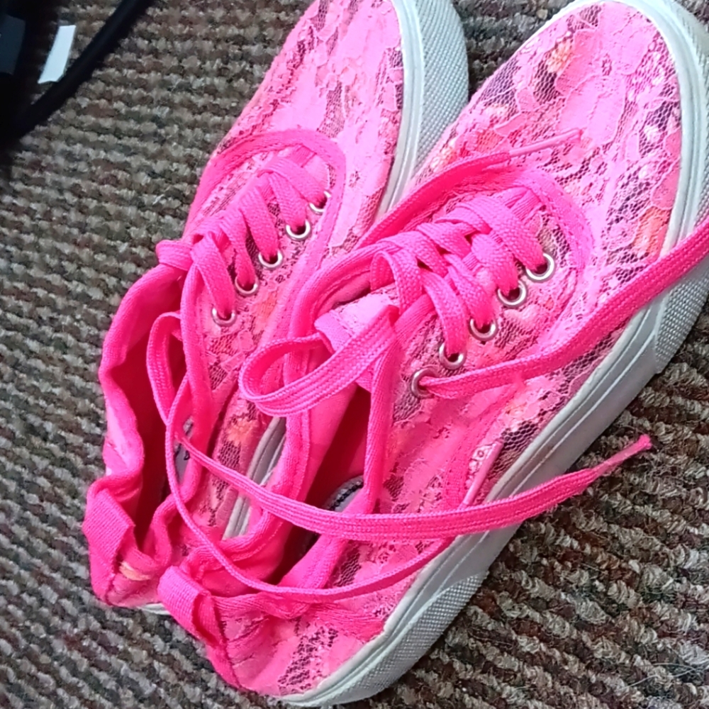 Pink laced tennis shoes size 3